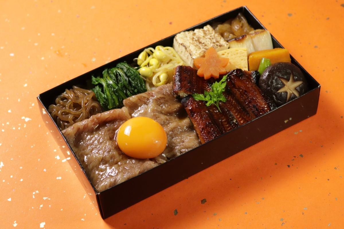 黒毛和牛すき焼きと鰻蒲焼重