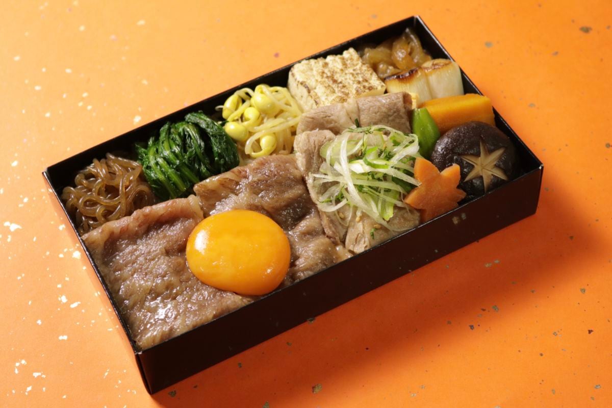 黒毛和牛すき焼きと豚しゃぶ重