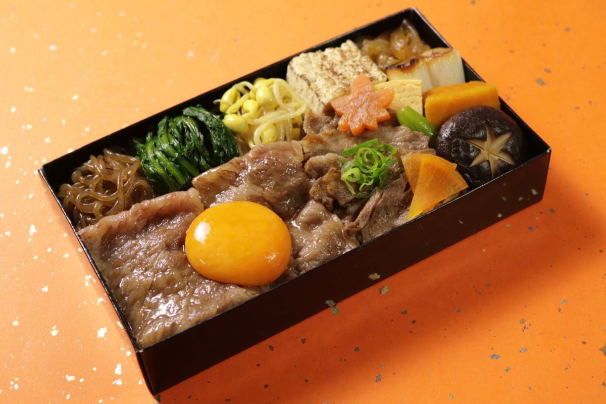 黒毛和牛すき焼きと焼肉重