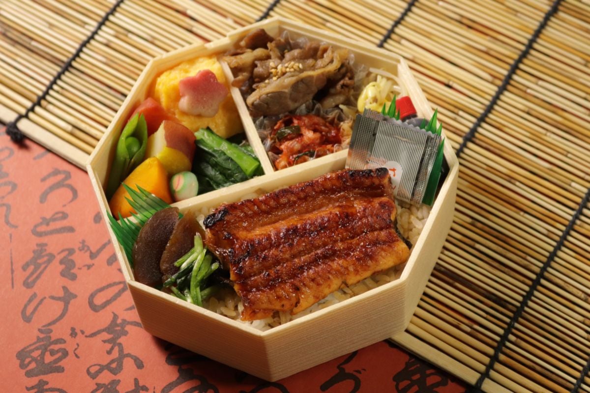 鰻蒲焼と牛焼肉幕の内弁当