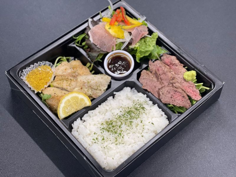 牛ヒレステーキ&生ハムサラダ&チキンステーキお弁当