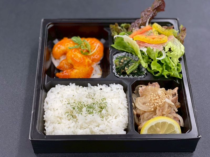 豚塩焼肉&生ハムサラダ&エビチリお弁当
