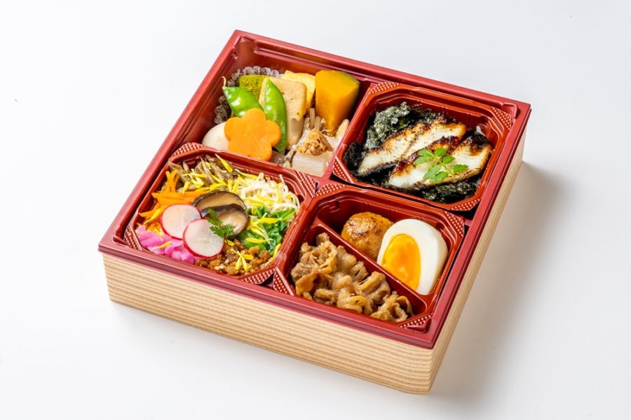 鰻のひつまぶし風ごはんと二色そぼろ五菜マスめし～牛すき焼き～