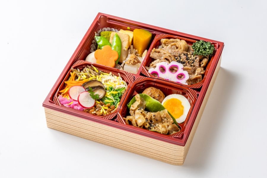 牛すき焼きごはんと二色そぼろ五菜マスめし～豚の生姜焼き～