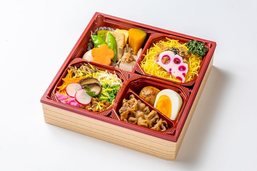 特製豚みそごはんと二色そぼろ五菜マスめし～牛すき焼き～