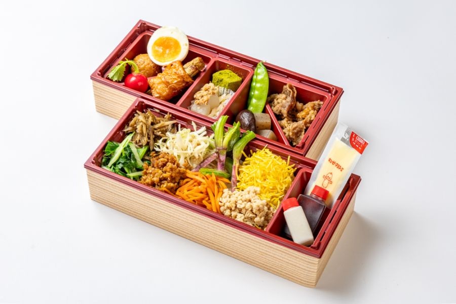 二色そぼろと五菜雅（みやび）二段御膳～牛すき焼き～