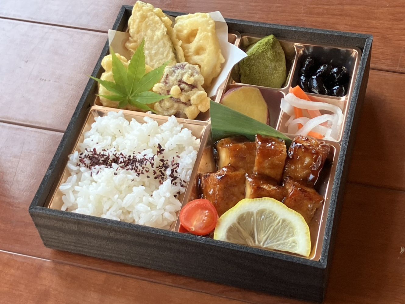 【満足和食】厚揚げの照り焼きと季節野菜天ぷら弁当