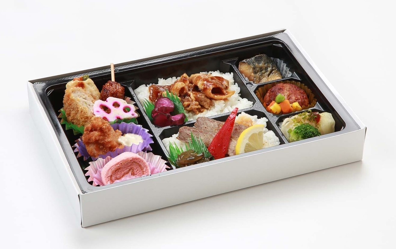 牛のステーキと黒豚のすき焼弁当