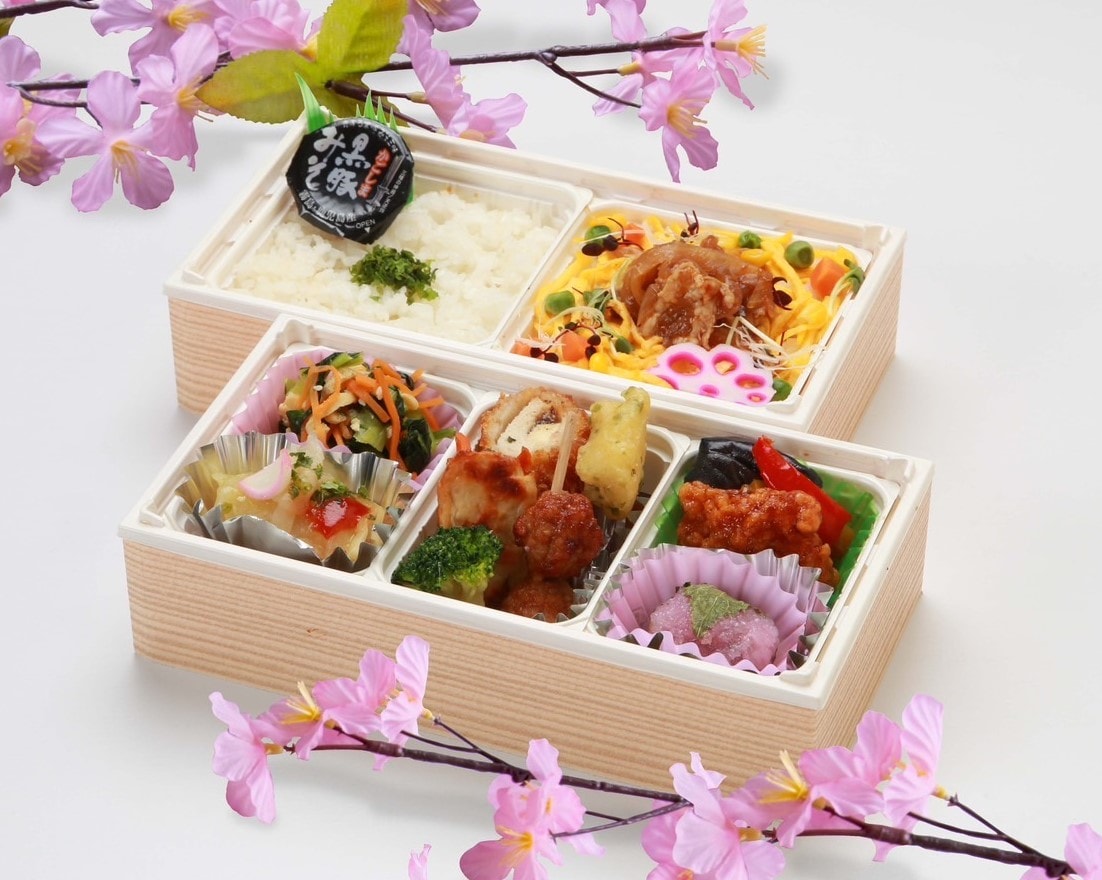 黒豚のすき焼きと黒豚味噌の二段弁当