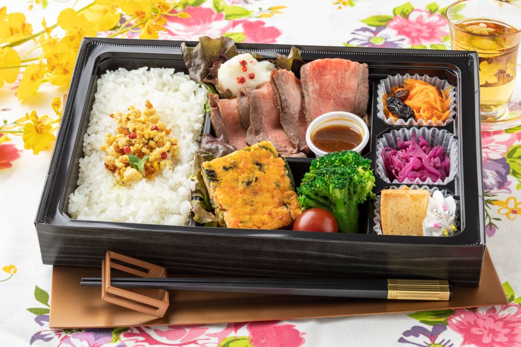 tres「和牛ローストビーフとスペイン風オムレツ」