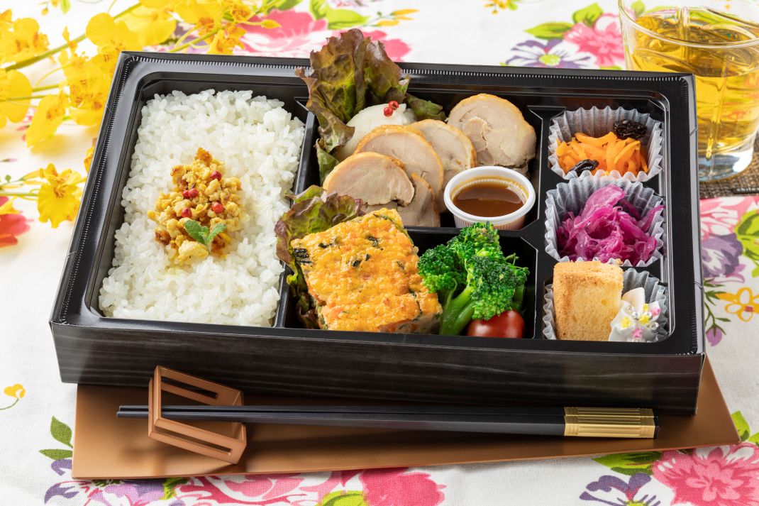uno「自家製ローストチキンとスペイン風オムレツ」
