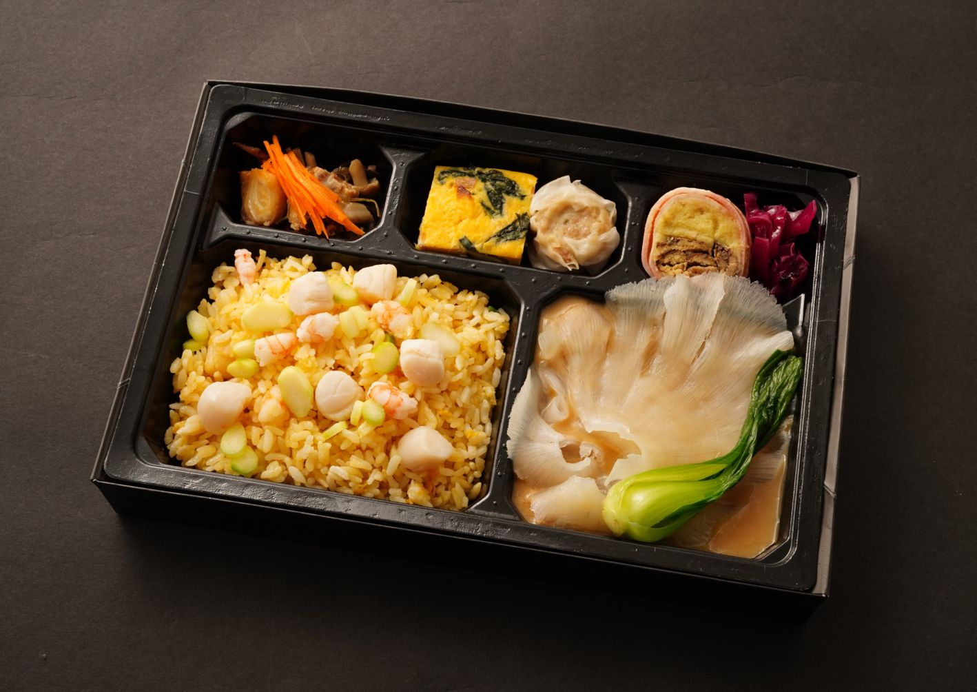 堂々たる一枚！姿フカヒレ弁当