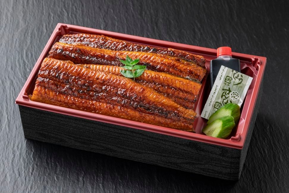 「日本鰻」うな重特上　漬物付 （電子レンジ非対応容器）
