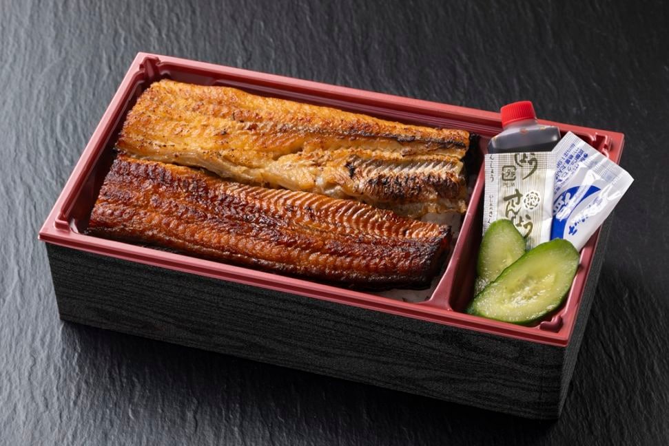「日本鰻」白焼とタレ焼のうな重（竹）
