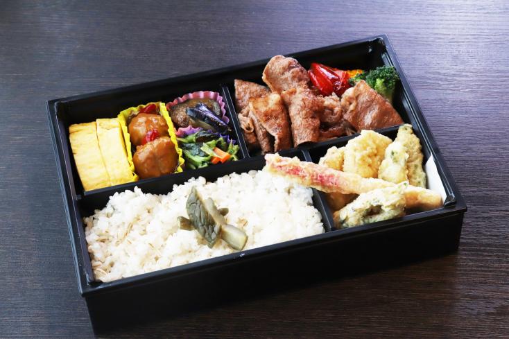 炙り 黒毛和牛の薄切りカルビ弁当