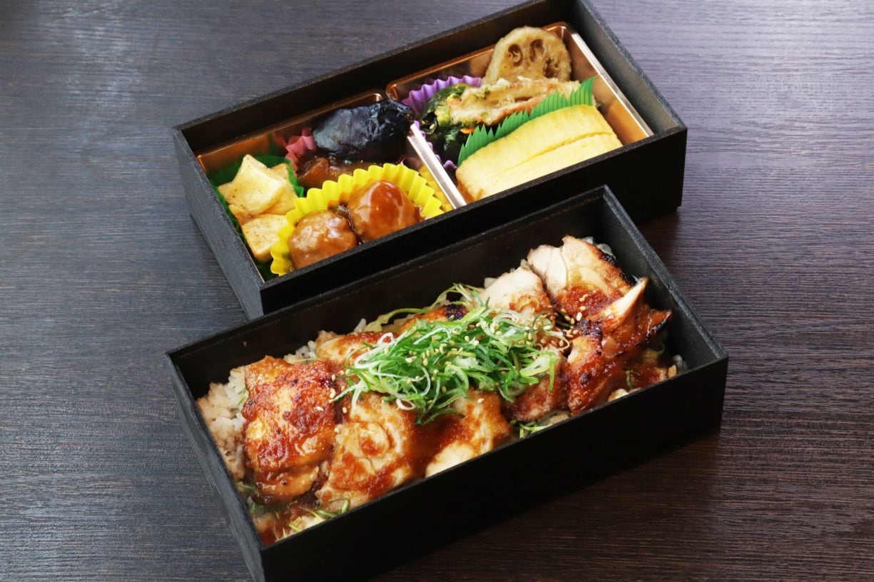 炙り 鶏丼弁当