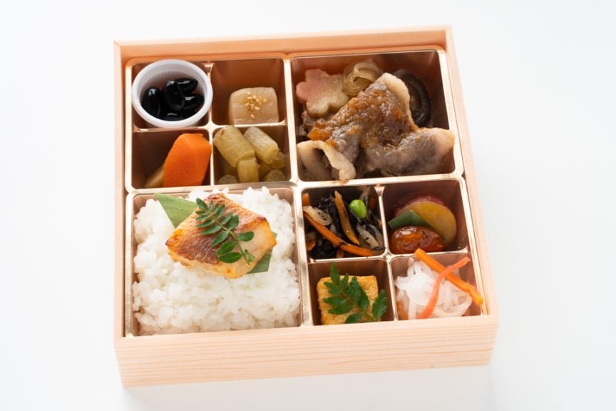 おもてなし和菜膳‐黒毛和牛すき焼きと赤魚西京焼き‐