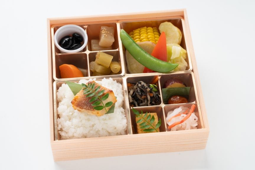 おもてなし和菜膳‐彩り蒸し野菜と赤魚西京焼き‐