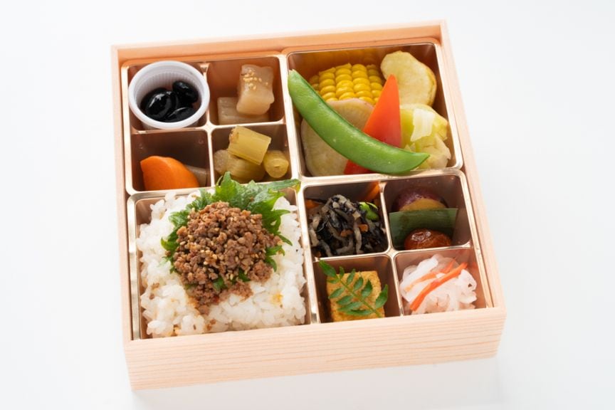 おもてなし和菜膳‐彩り蒸し野菜と特製和牛そぼろ‐