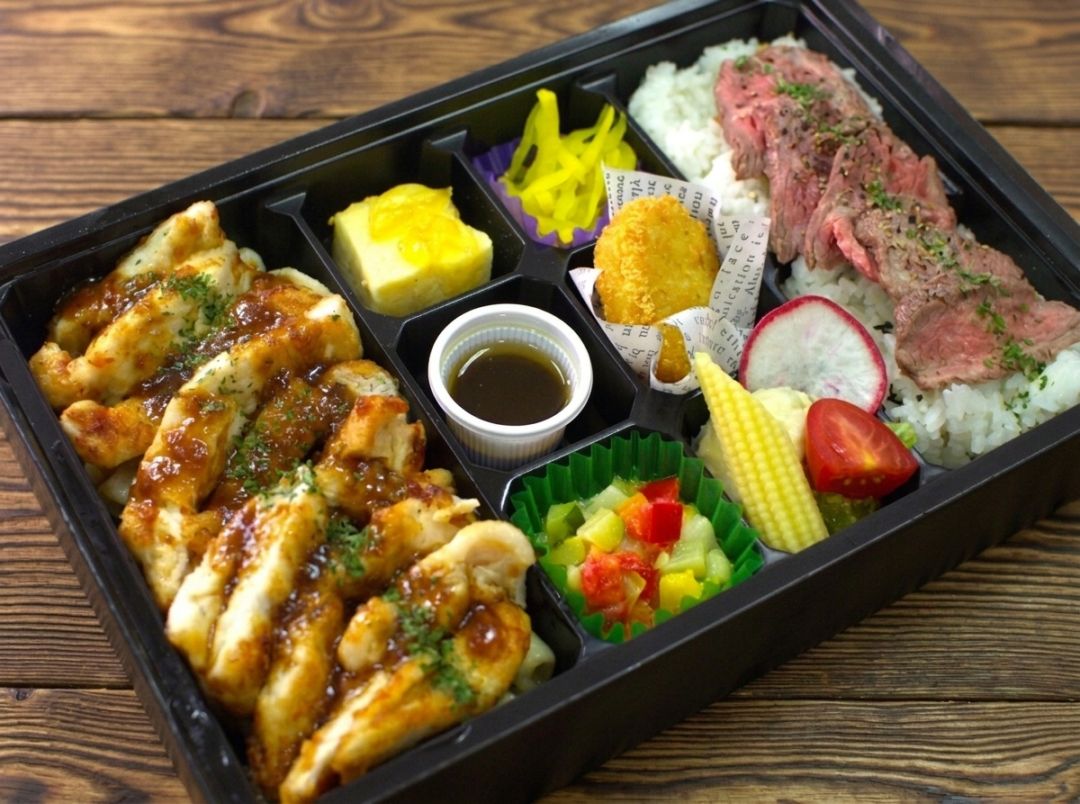 【香味折詰膳】牛ステーキ＆桜姫鶏むね肉のしっとりチキンステーキ（肉増量）～バター香る唐津産醤油で～