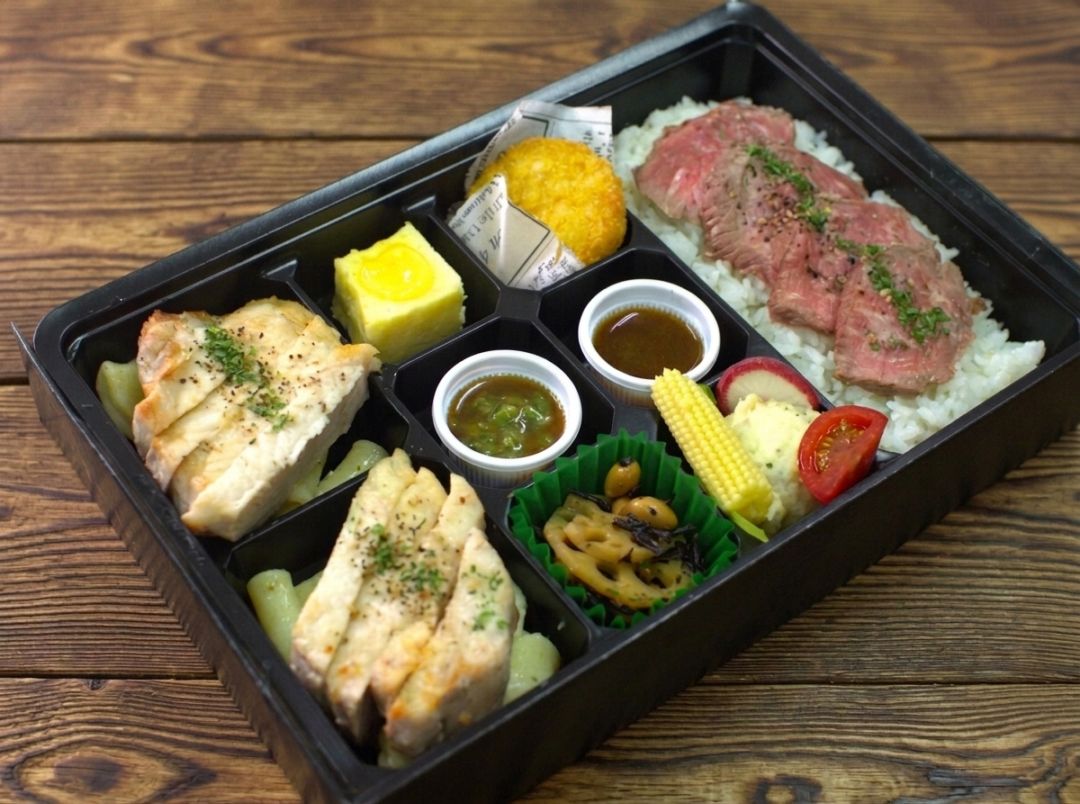 【香味折詰膳】2種のソースで食べるポークステーキ＆牛ステーキ～刻みわさび＆和風おろし～（肉増量）