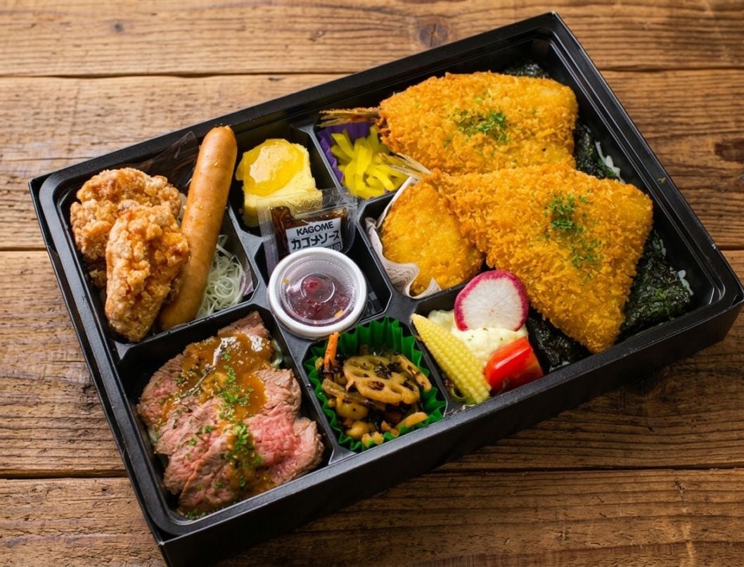 【香味折詰膳】練り梅とタルタルで食べる２枚のアジフライ＆牛ステーキの韓国海苔弁当