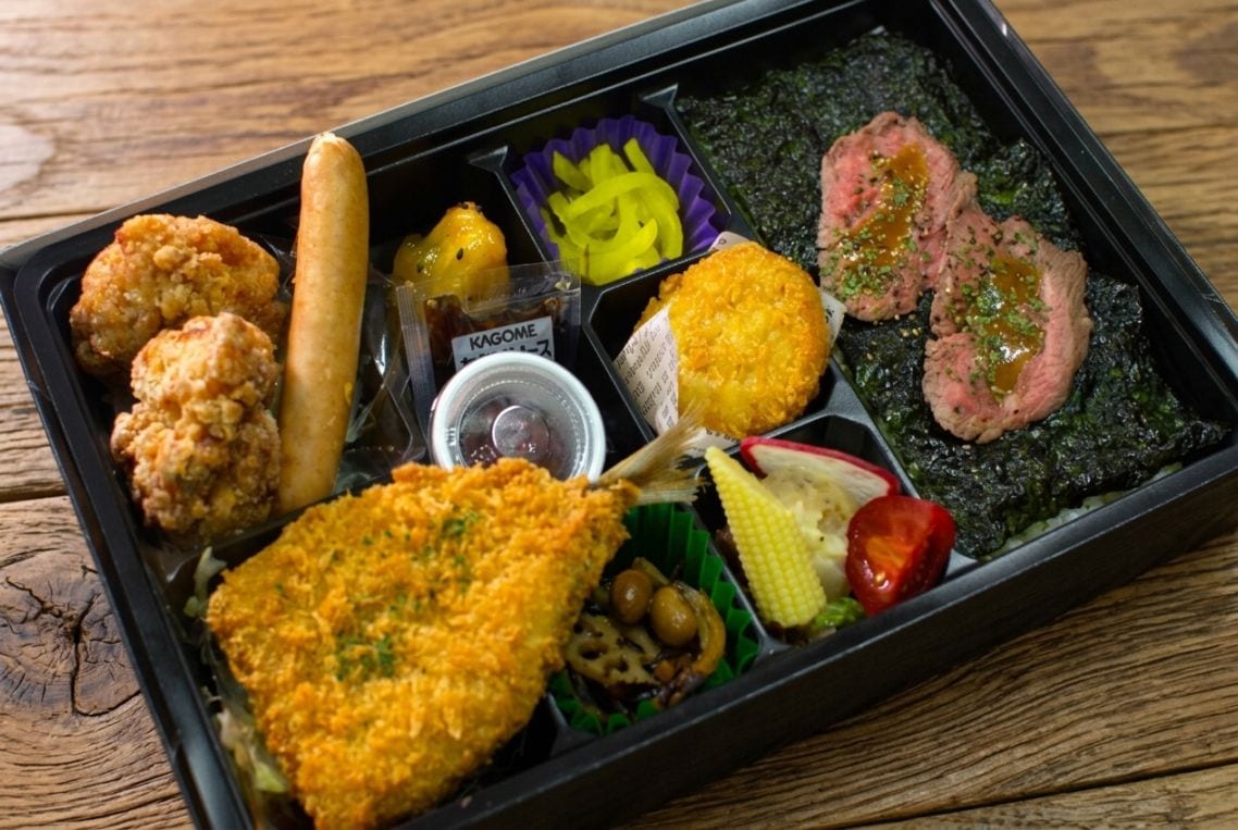 【香味折詰膳】練り梅で食べるアジフライ＆牛ステーキの韓国海苔弁当
