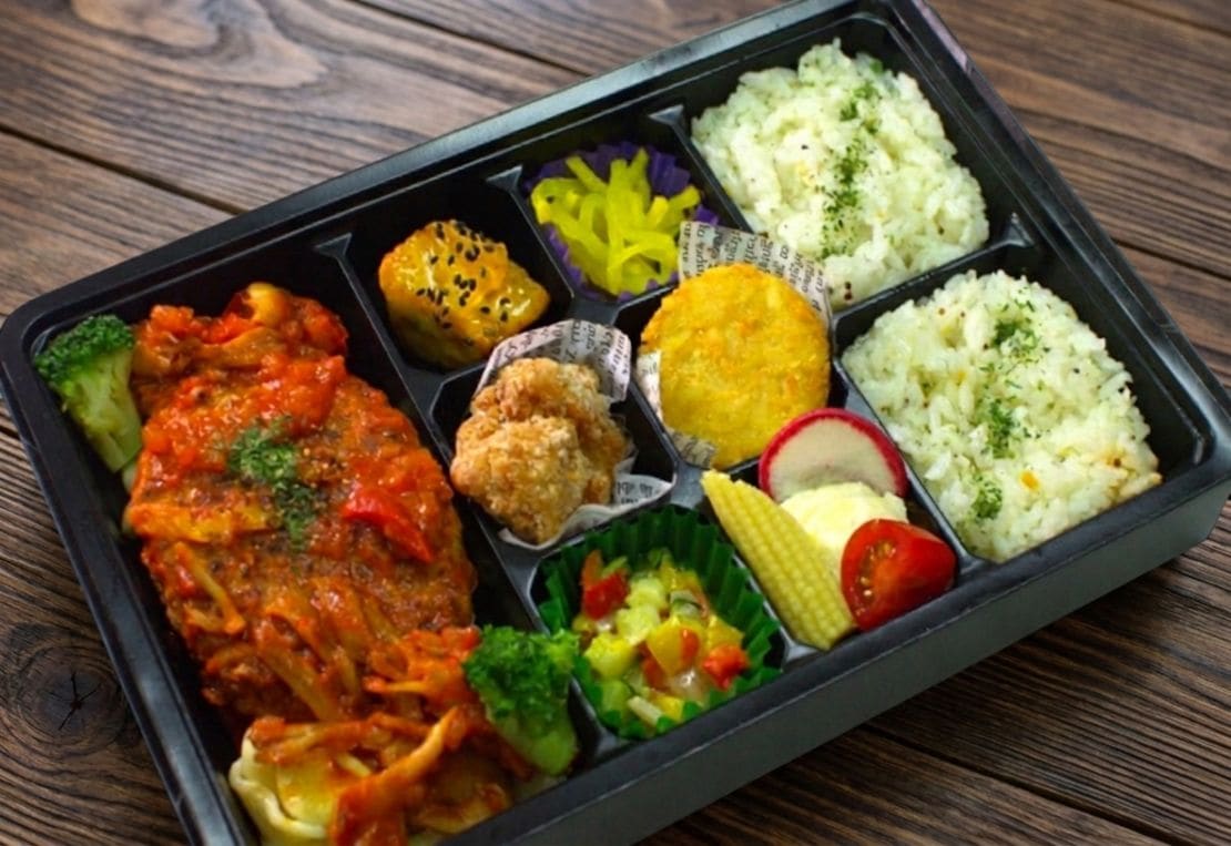 【香味折詰膳】バターライス洋風幕ノ内～舞茸とトマトの煮込みハンバーグ～