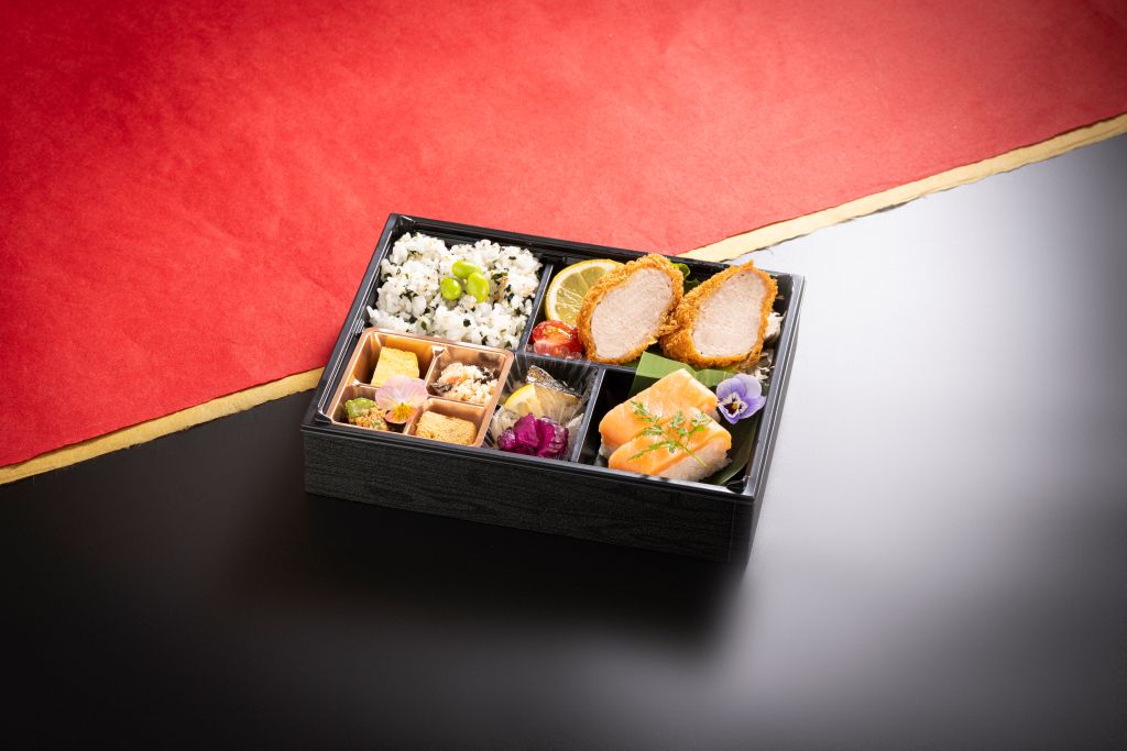 富山県産ます寿司弁当～特選トロます寿司と手仕込みヒレカツ～