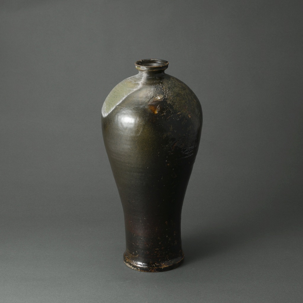 鉄釉扁壷（鈴木大弓）Iron Glaze Pot（Hiroyumi Suzuki