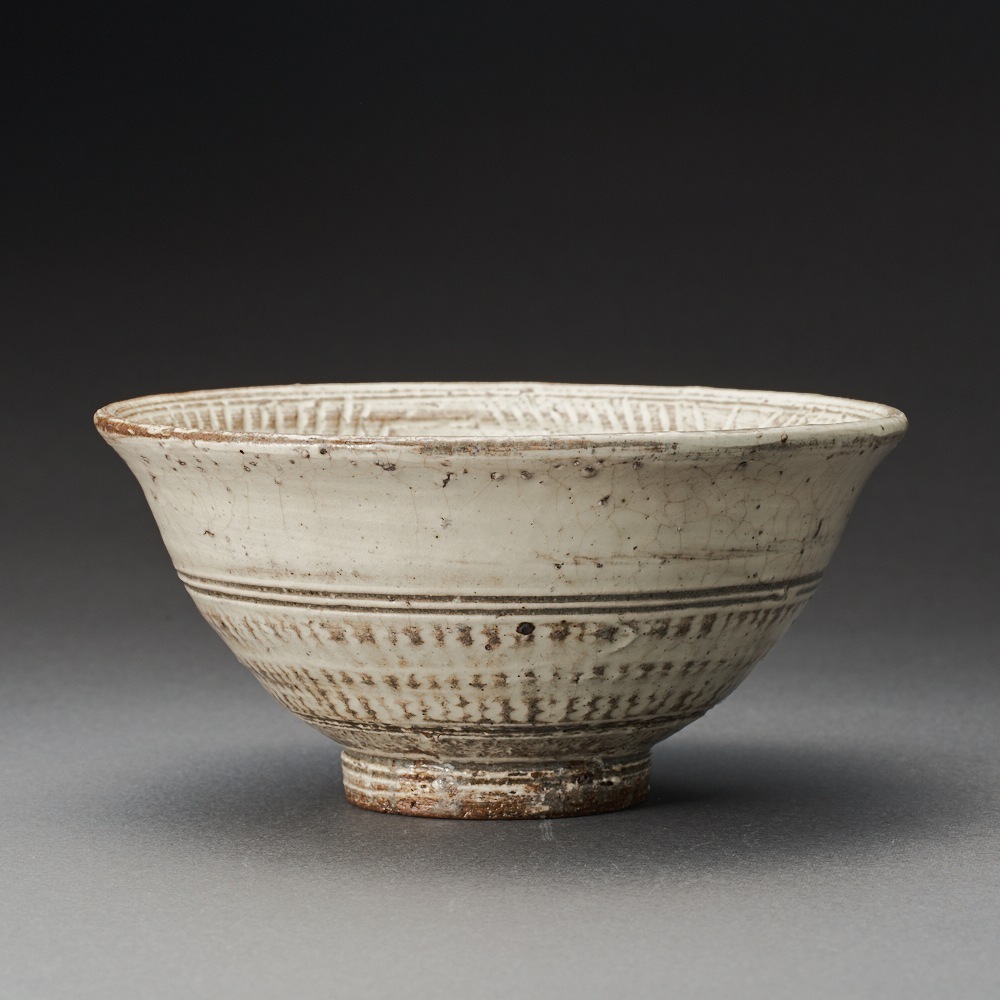 李朝花三嶋茶碗 花三島茶碗 銘「御所の春」｜茶の美