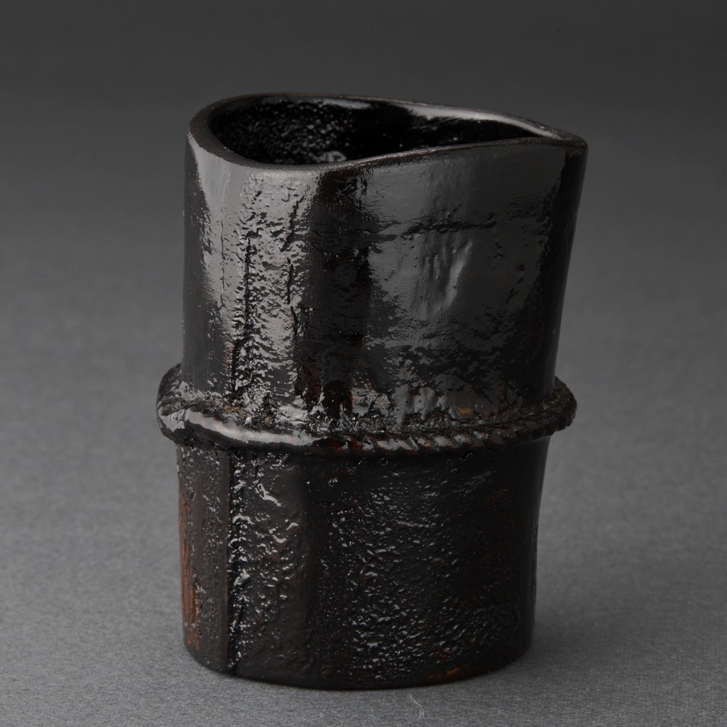 աʾLacquered Pottery Sake CupKazuo Oda