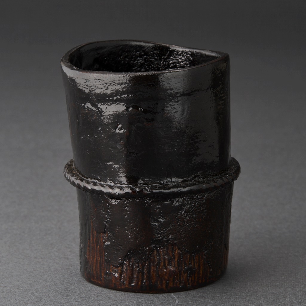 աʾLacquered Pottery Sake CupKazuo Oda