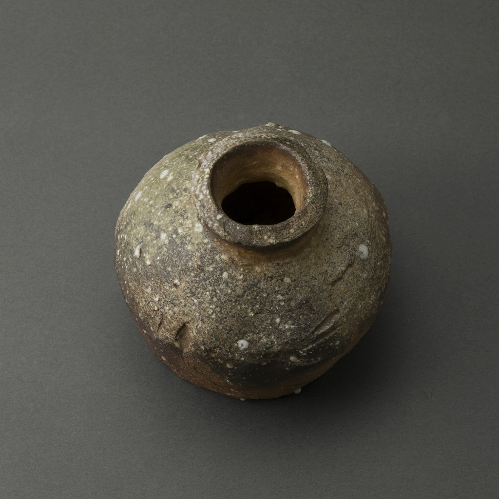 信楽蹲（谷穹）Shigaraki Hand basin（Q Tani） | 商品別 （Category