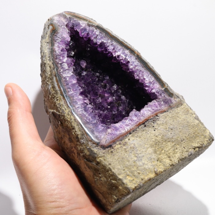 【金運】絶品❣️濃紫の煌めき☆アメジストドーム☆キラキラ☆パワーストーンA891 金運】絶品❣️濃紫の煌めき☆アメジストドーム☆キラキラ