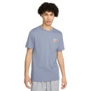 【ネコポス送料無料】【即出荷】ナイキ NIKE メンズ Tシャツ 半袖 NSW BEACH PUG コットン 23SS FD6637-493 ブルー|メンズ一般アパレル|スポーツアパレル