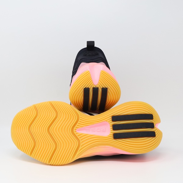 バスケットボールのアディダス adidas バスケシューズ DROSE SON