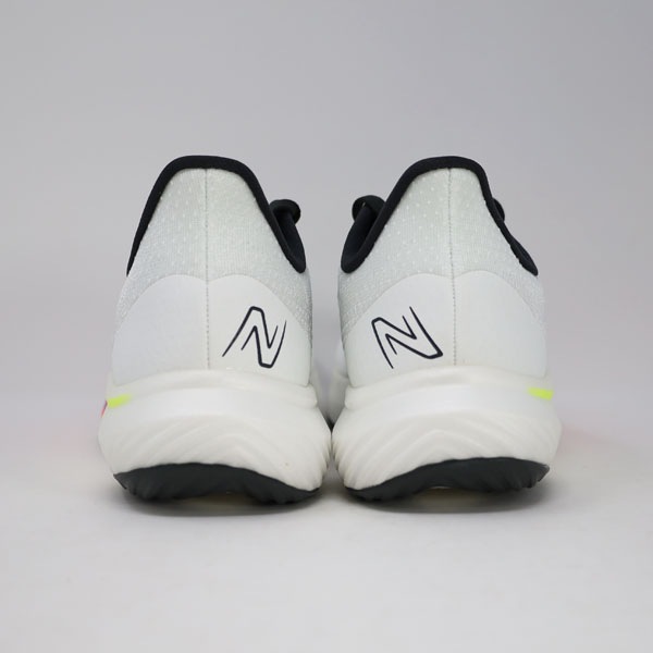 新品　NB ニューバランス　FuelCell Rebel v3 白　24cm New Balance ニューバランス FuelCell Rebel v3(ホワイト
