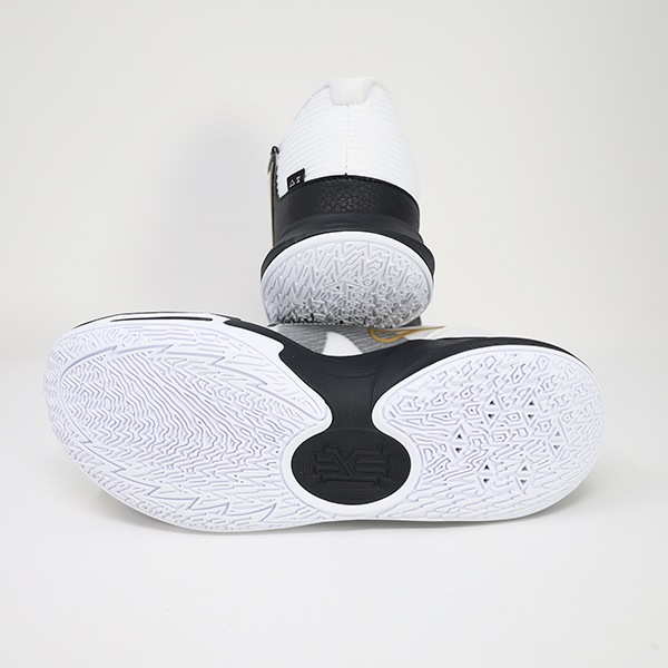 NIKE カイリーlow5 バスケットボールシューズ バスケットボールのバスケットボールシューズナイキ カイリー