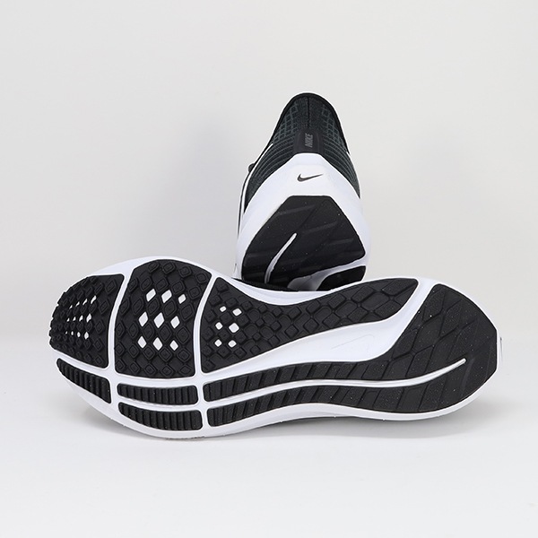 ナイキ（NIKE）（レディース）ランニングシューズ エア ズーム ペガサス 39 ワイド ブラック ホワイト DM0173-001 スニーカー 厚底  プレート 駅伝 マラソン