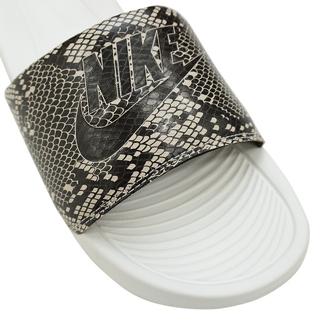 ナイキ Nike Wms ビクトリー ワン スライド サンダル Cn9676 007 スポーツ カジュアル シャワーサンダル ホワイト 白 蛇柄 スポーツアクセ 帽子 ソックス タオル等 サンダルならフタバスポーツ