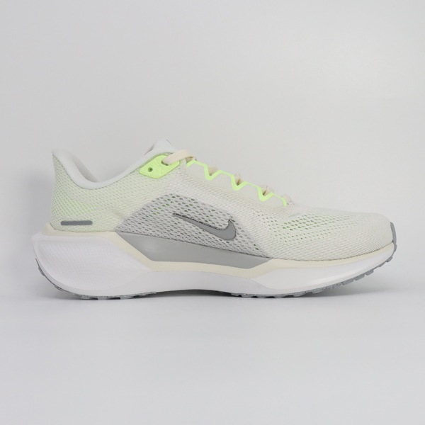 NIKE エアクッション ランニングシューズ シルバー/グレー 楽天市場】スニーカー メンズ 50代 コスパ 厚底エアークッション