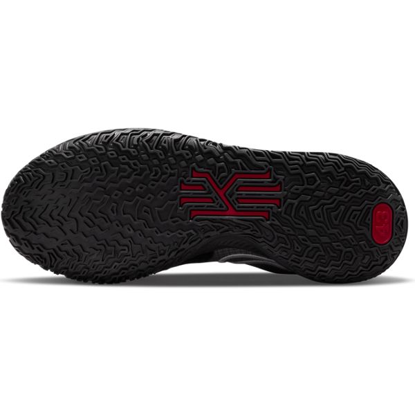 バスケットボールのNIKE カイリー LOW 4 EP ナイキ