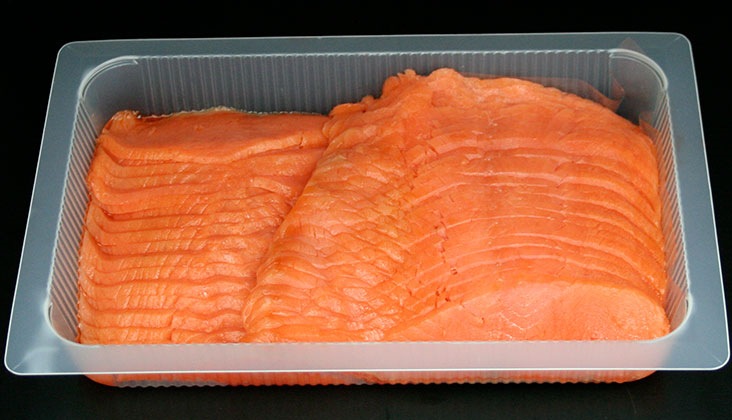 スモークサーモンとハーブ入りヤギチーズとトーストのレシピ