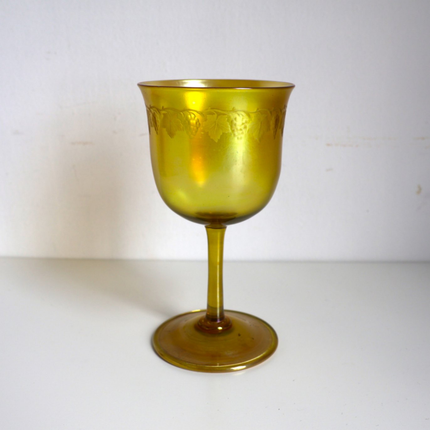 ルイス・カムフォート・ティファニー ファブリルグラス陰刻ブドウ文グラス