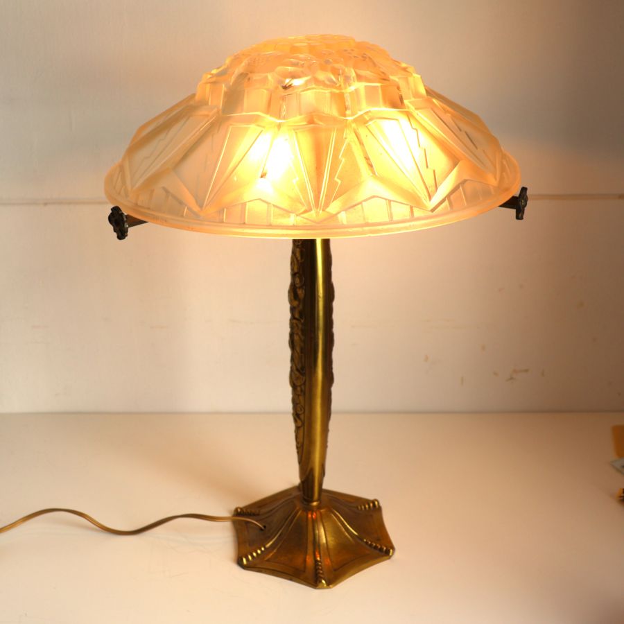 フランス　アールデコ陽刻花幾何学文三灯ランプ