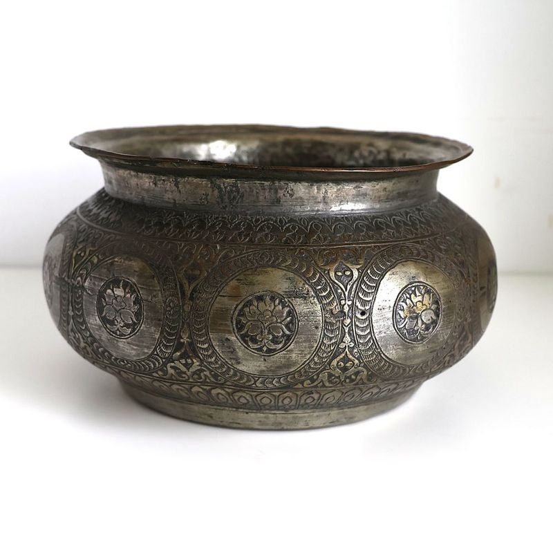 インド　ビドリウェア 鍍銀ブロンズ蓮文鉢