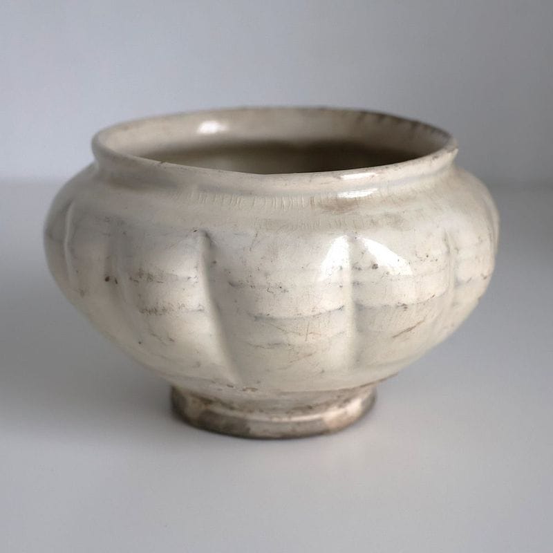 中国　磁州窯系白釉瓜型壺