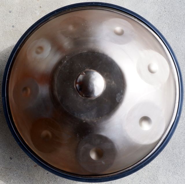 Hand Pan/Hang Drum（ハンドパン/ハングドラム）《D Gurdu》=9トーン