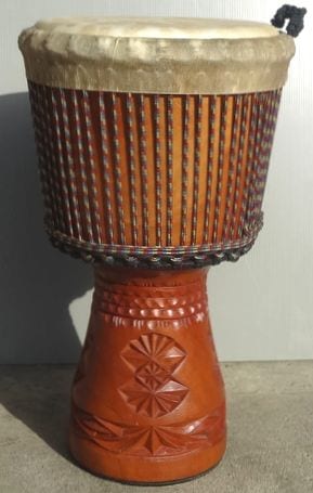 ジャンベ､ディジュリドゥー､カリンバ等､民族楽器各種とアジア雑貨の店